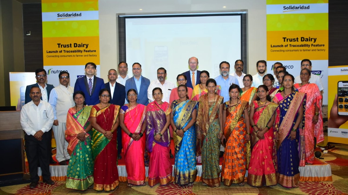 Group photo of people present at the Traceability in Dairy launch event in Maharashtra