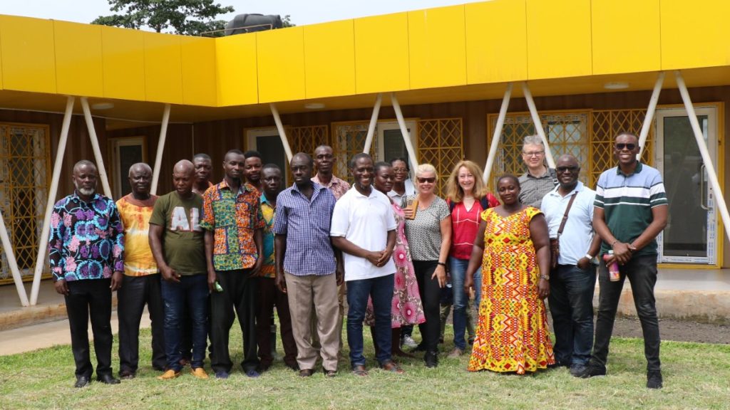 The Achmea Foundation delegation met with Nat-K Company farmers to understand the work they are doing at the resource service centers.