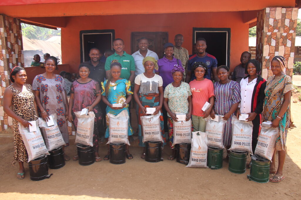 Smallholder cocoa farmers in Nigeria receive energy-efficient cookstoves from Solidaridad and Mitsubishi Corporation