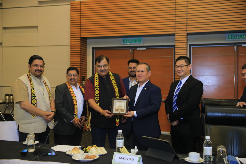 Atul Chaturvedi, Head of SEA Delegates, presents an appreciation plaque to Tuan Maclaine @ Martin Ben, Deputy Minister for M-FICORD