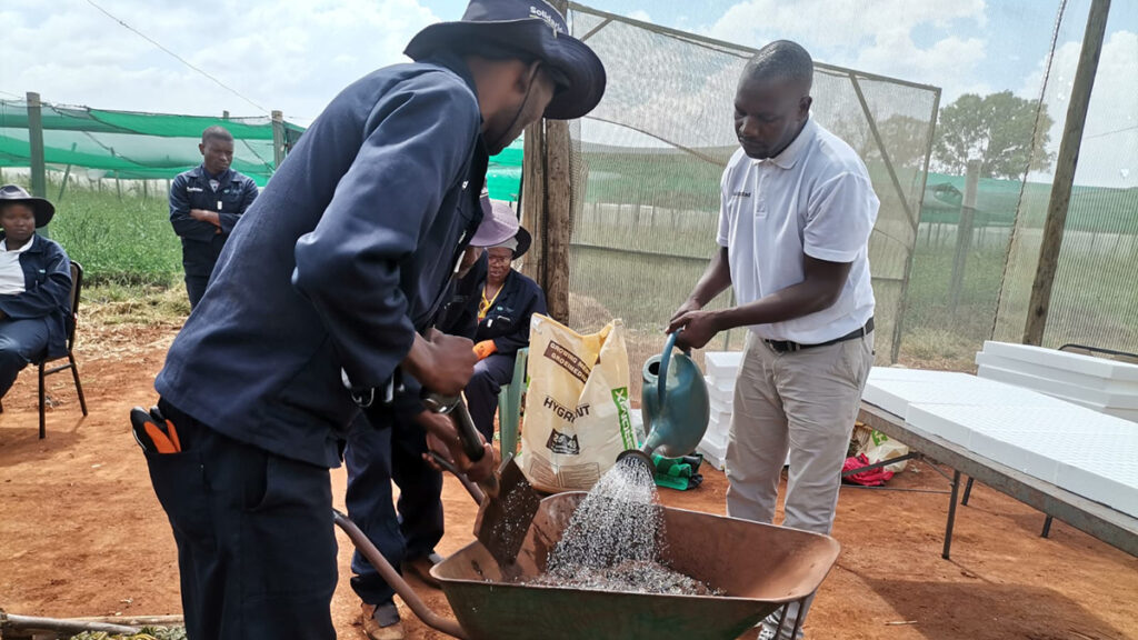 participants from the Social Employment Fund project receive soil fertility training.