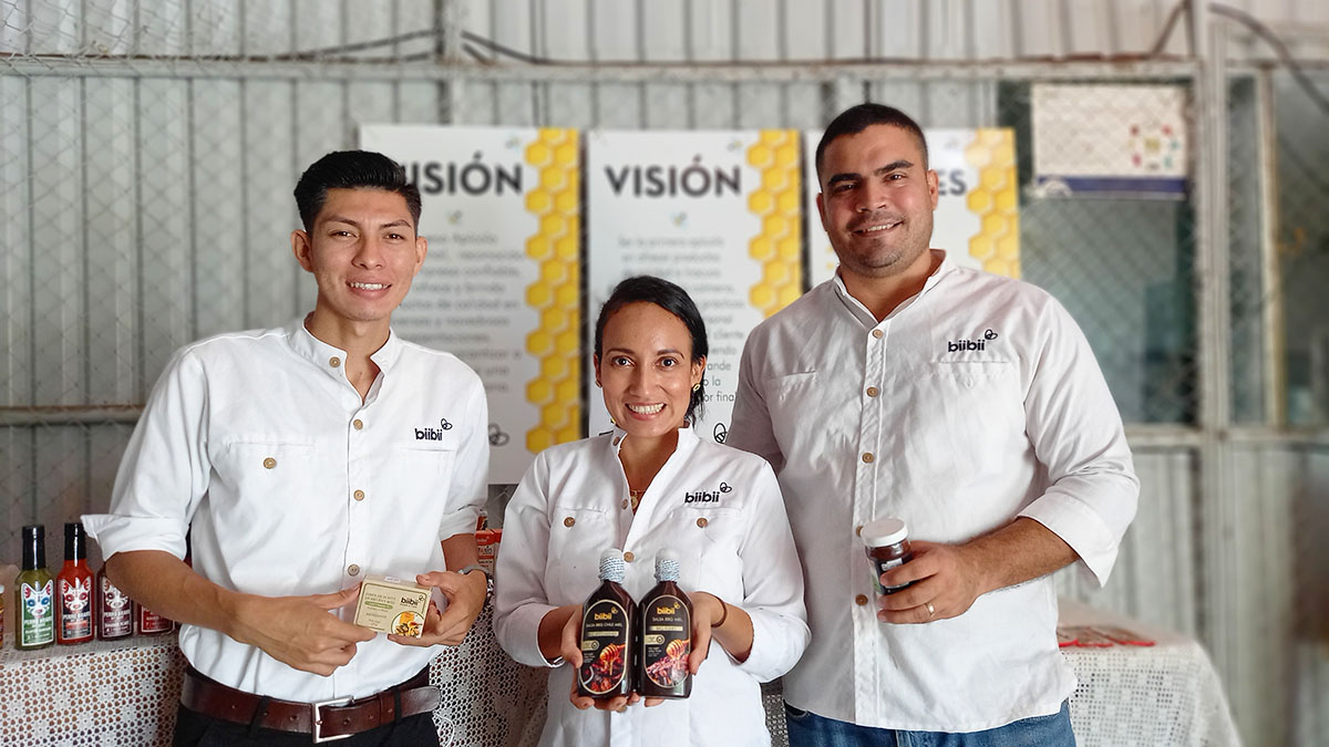 Aurora Zeas in an entrepreneur in Nicaragua and owner of Zeas Apícolas, a honey producer that provides a wide range of honey-based products. This article tells the story of how she navigated various challenges to build a successful business with the help of a crowdfunding platform called PlusPlus that supports small to medium enterprises in developing countries.