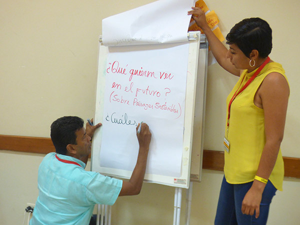 Omar Palacios, Solidaridad Country Director in Honduras, and María Durán, Solidaridad Country Director in Nicaragua, during the first Integrated Landscape Management Workshop. May 2017