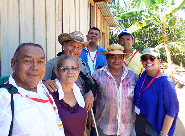 Fausto Martínez, Omar Palacios, Michaelyn Baur and other palm oil smallholders during a field visit in May 2017